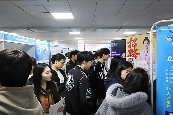 2d3e38c61afd469c910d167315e9ed68.jpg ce5f110f8439407aae882cb0eb47ce1f.jpg