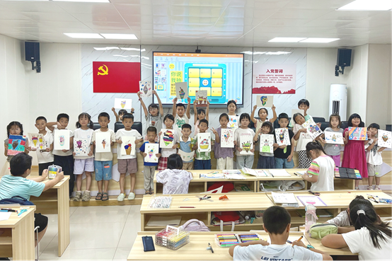 f4d105c20e394e328b8e17d8c43d4829.png 部分学生的画作展示.png